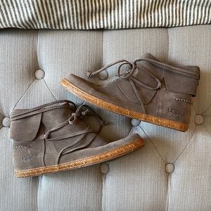 Ugg Reid Leather Moccasins Taupe Suede Booties. Size 9.5